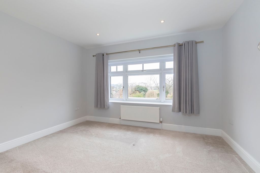 Additional image 9 of 4 bed semi-detached house to rentSandy Lane, Cheltenham GL53