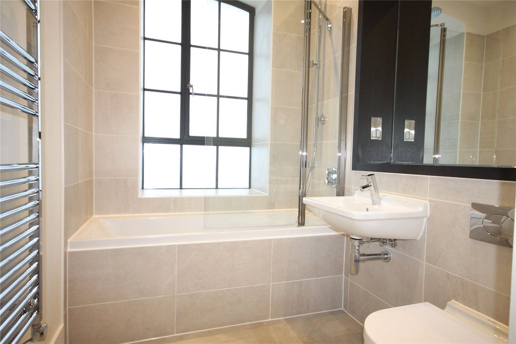 Property photo 3 of 8 Bathroom