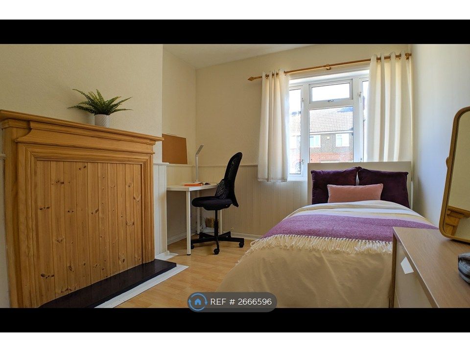 Property photo 2 of 4 Bedroom 1