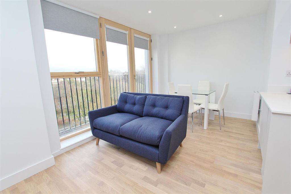 Property photo 2 of 8 Living/Dining Room