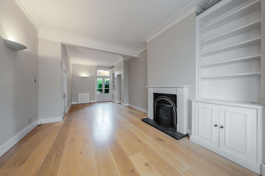 Property photo 2 of 15 Front Reception 