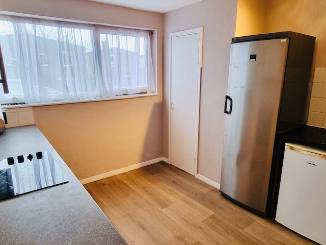 Property photo 2 of 7 Kitchen