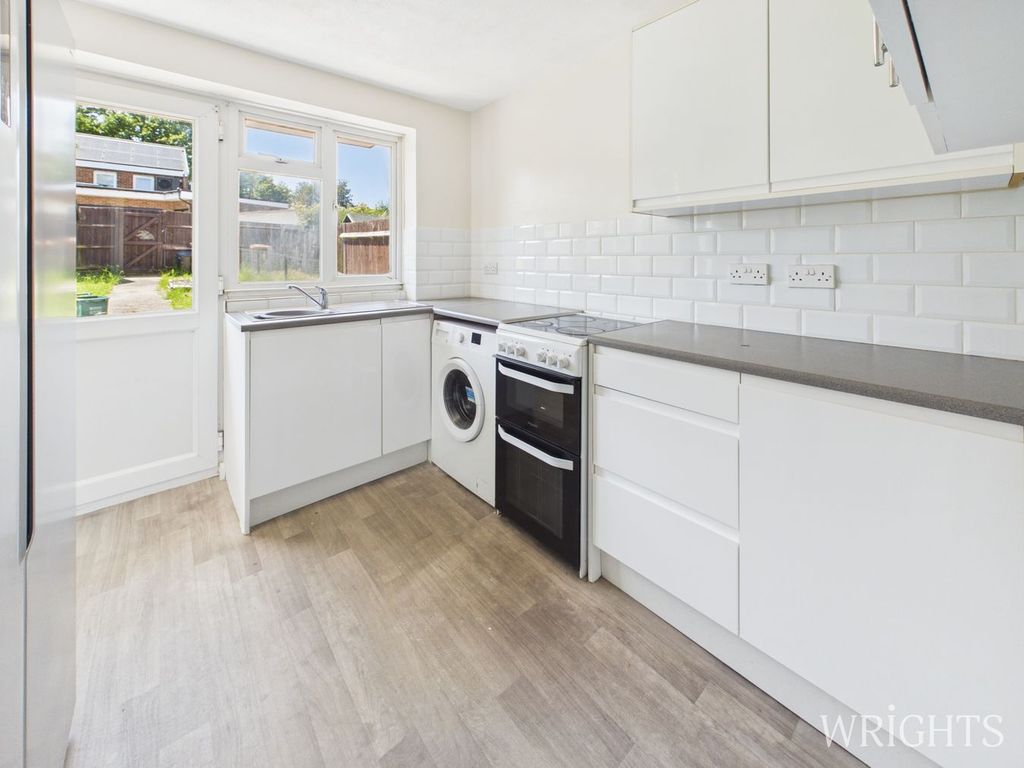 Property photo 3 of 19 Kitchen