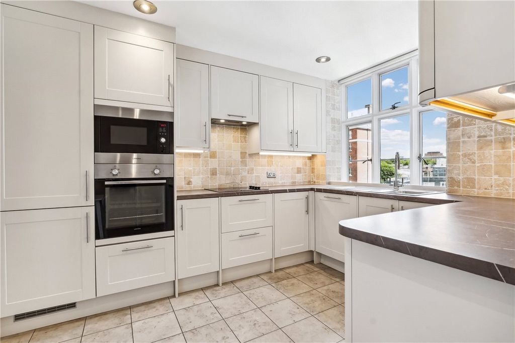 Property photo 2 of 16 Picture No. 29