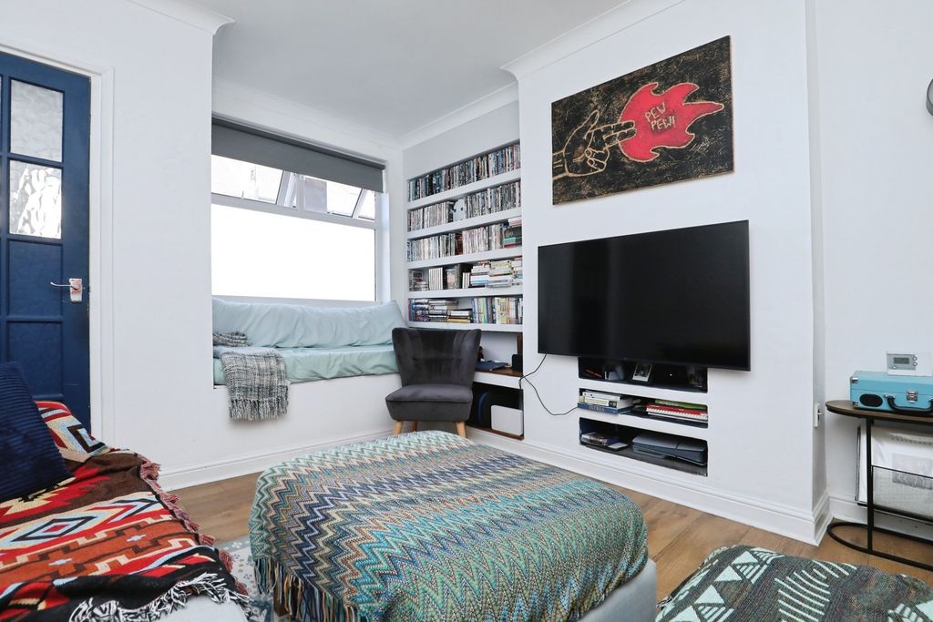 Property photo 3 of 17 Photo