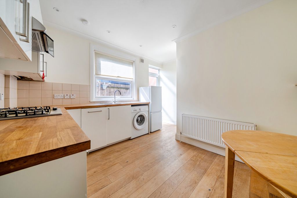 Property photo 1 of 13 1521736-9-6Aa7F0B...