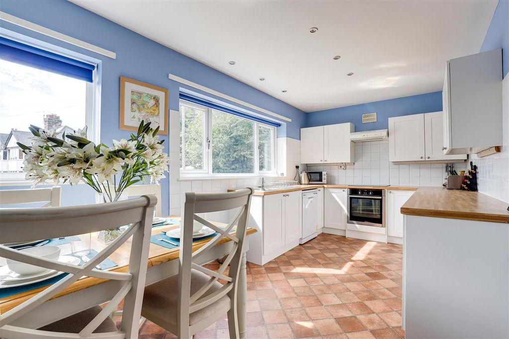 Property photo 2 of 28 Img_8918-Img_8922.Jpg