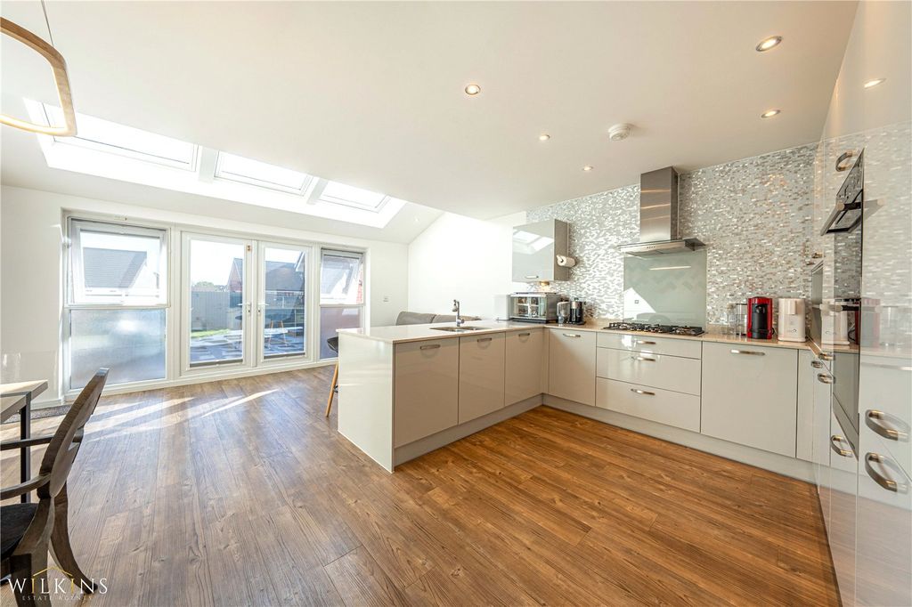 Property photo 3 of 31 Picture No. 13