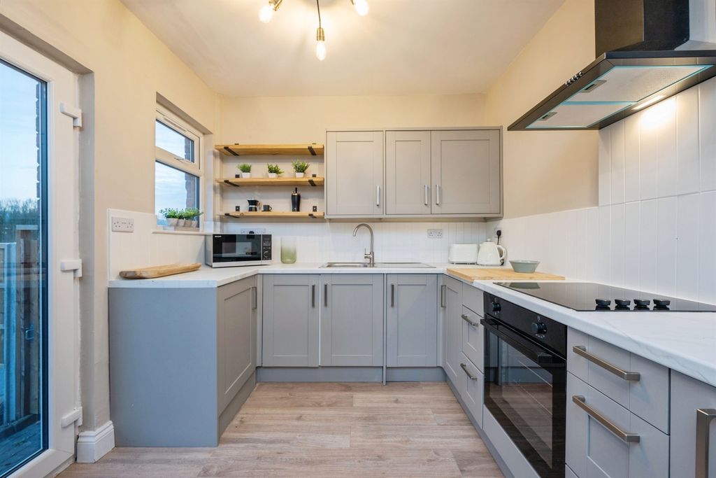 Property photo 3 of 26