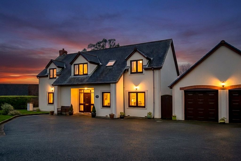 Property photo 1 of 28