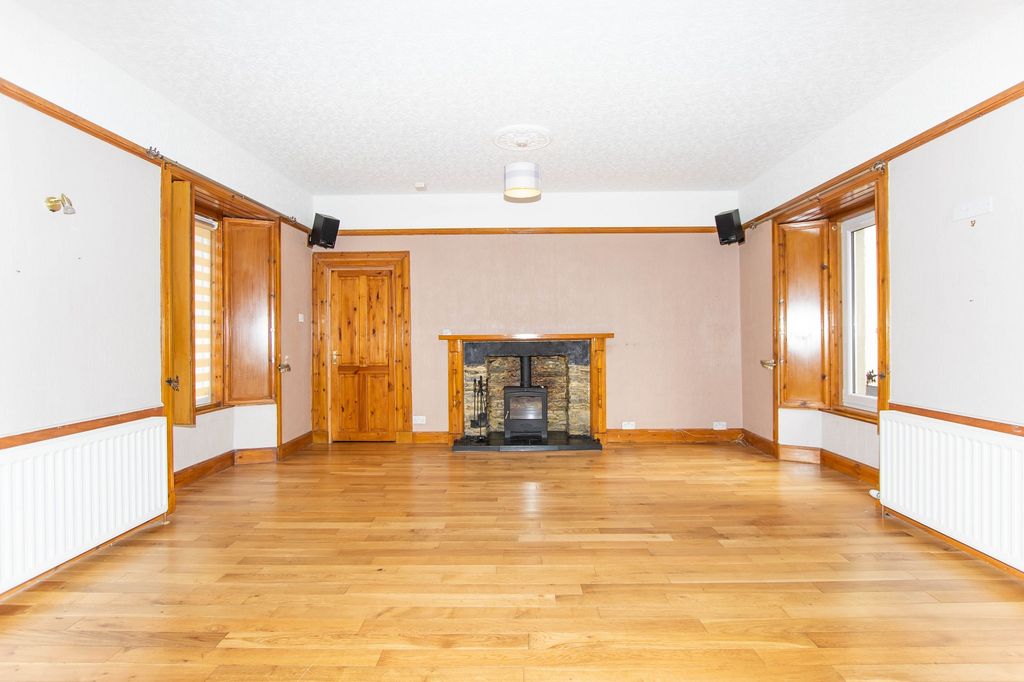 Property photo 2 of 11 Not Specified