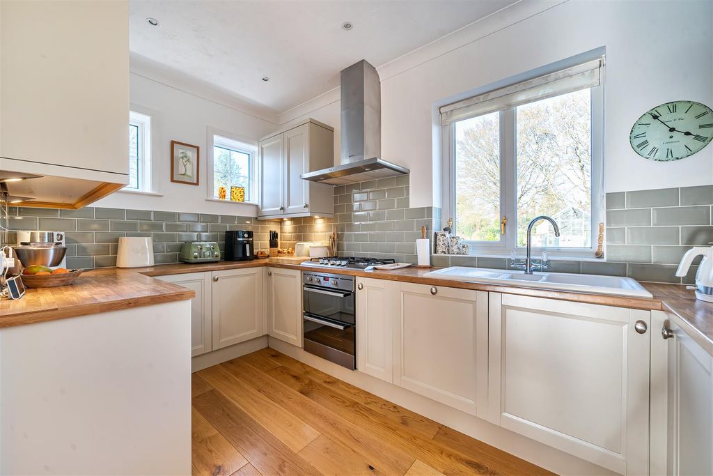 Property photo 2 of 29 Kitchen