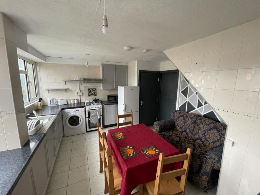 Property photo 3 of 4