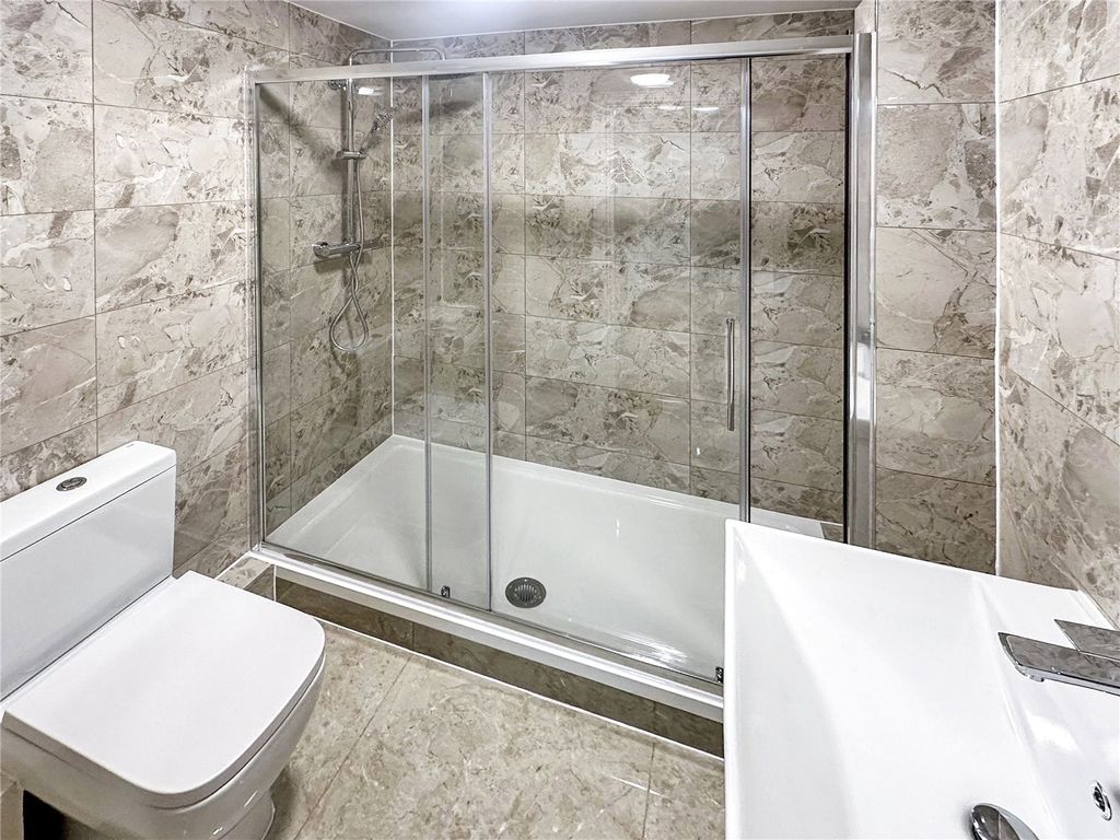 Property photo 3 of 6 Picture No. 10