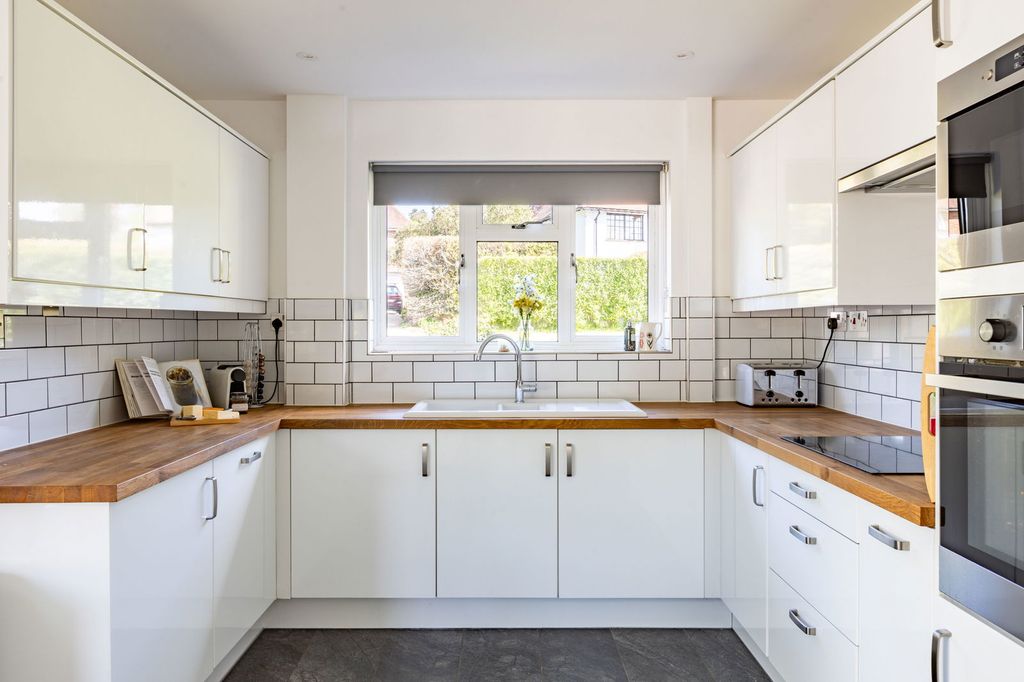 Property photo 3 of 26