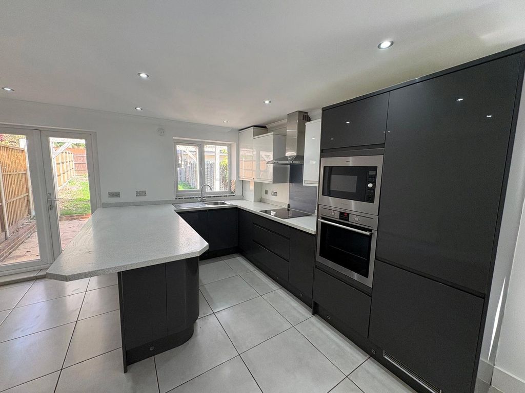 Property photo 3 of 32 Picture No. 11