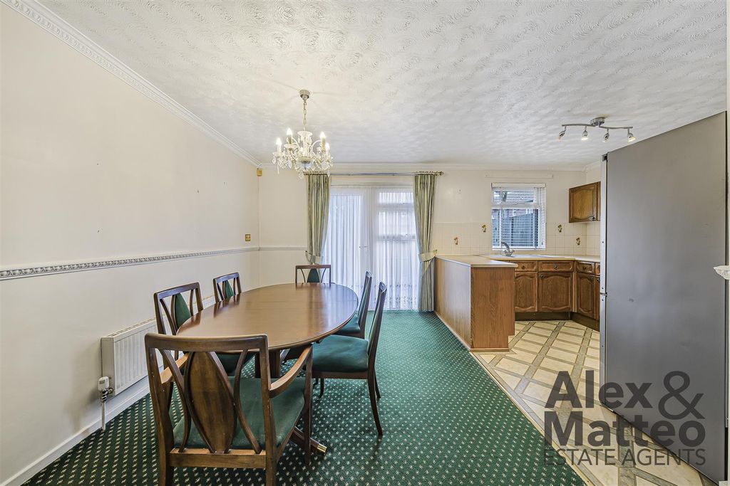 Property photo 2 of 25 Raymouth Road