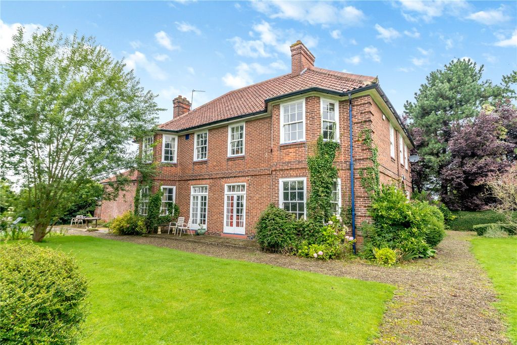 Property photo 2 of 15 Hollintree House