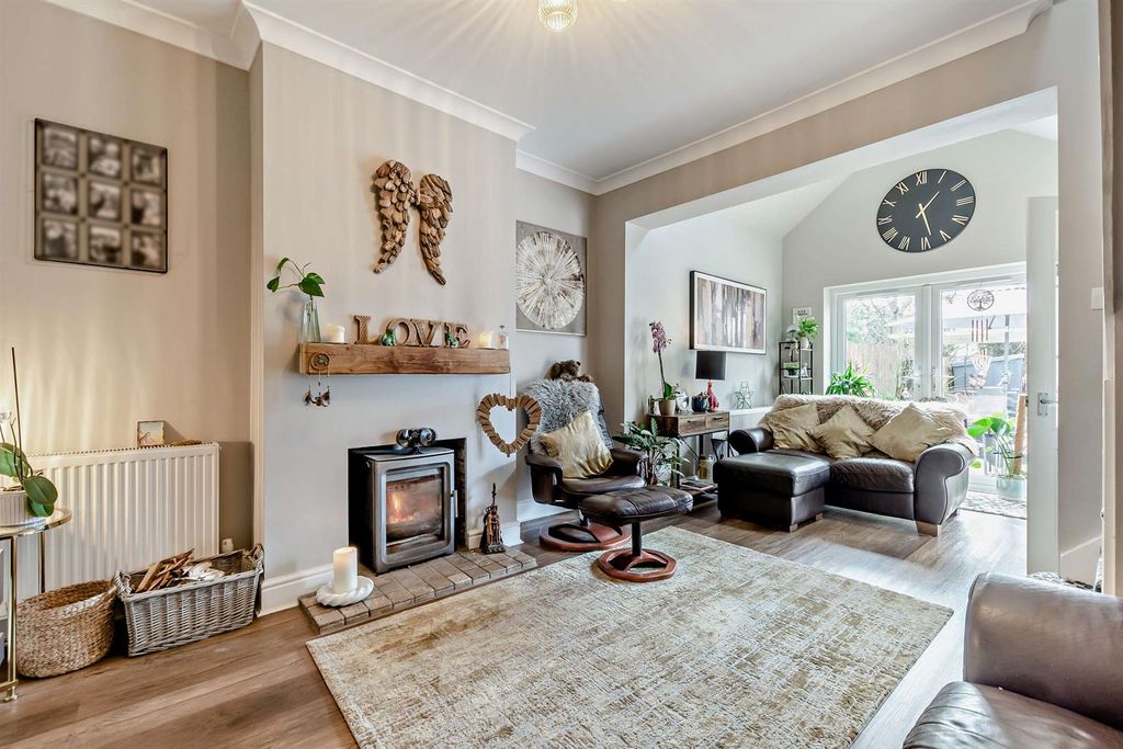 Property photo 2 of 19 Sitting Area