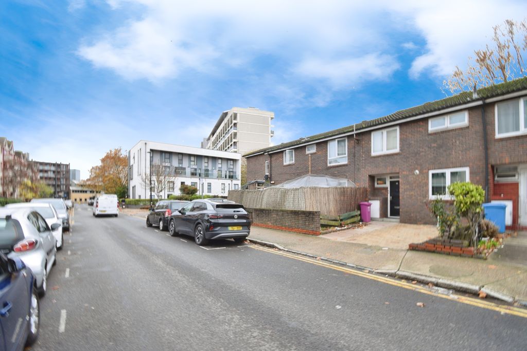 Property photo 2 of 20