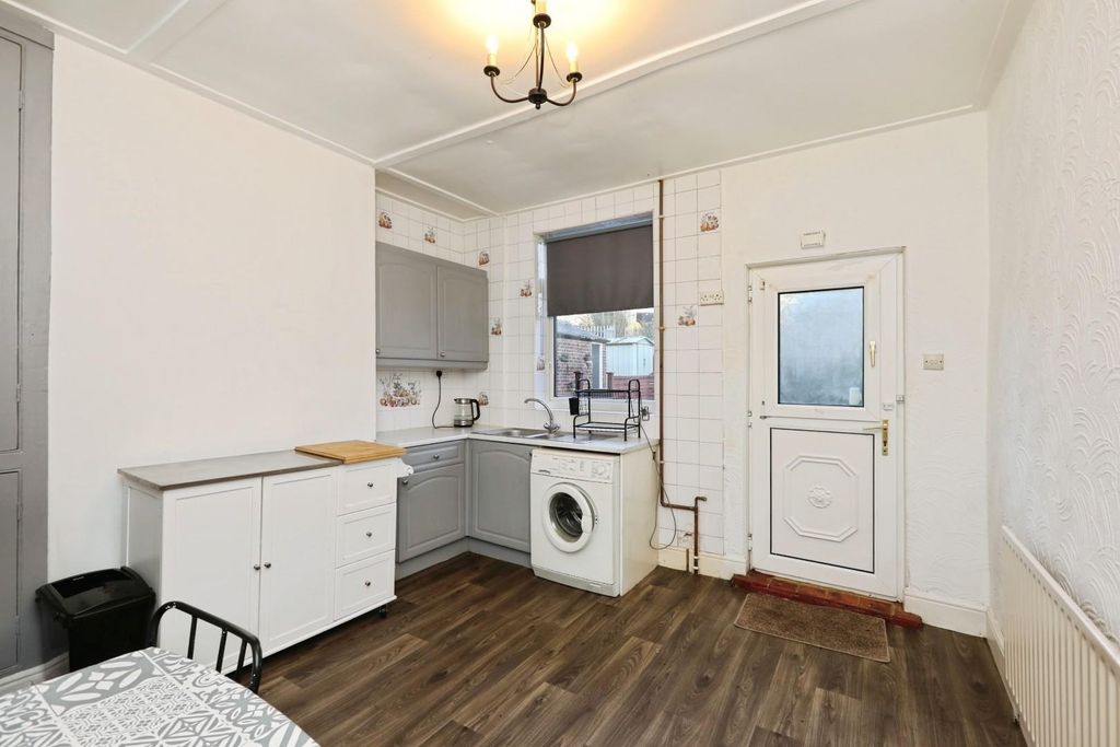 Property photo 2 of 27 Kitchen