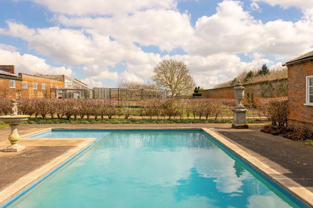Property photo 2 of 17 Swimming Pool