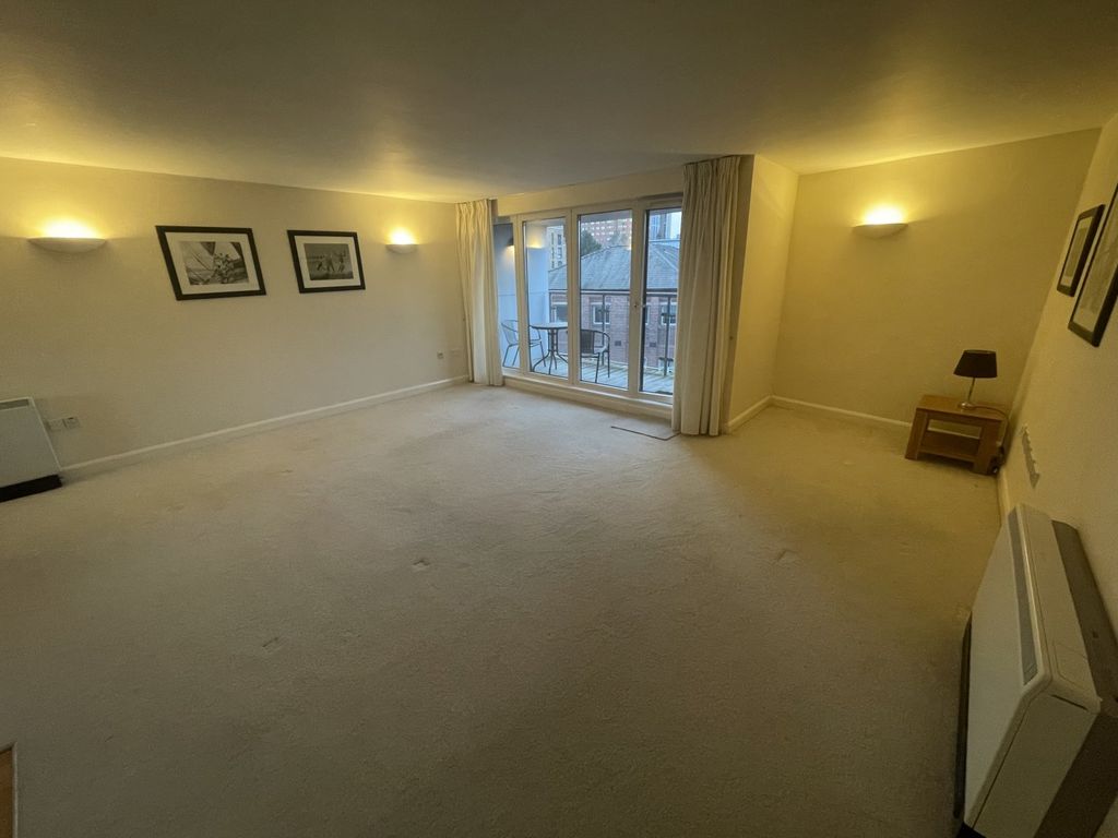 Property photo 3 of 13 Lounge