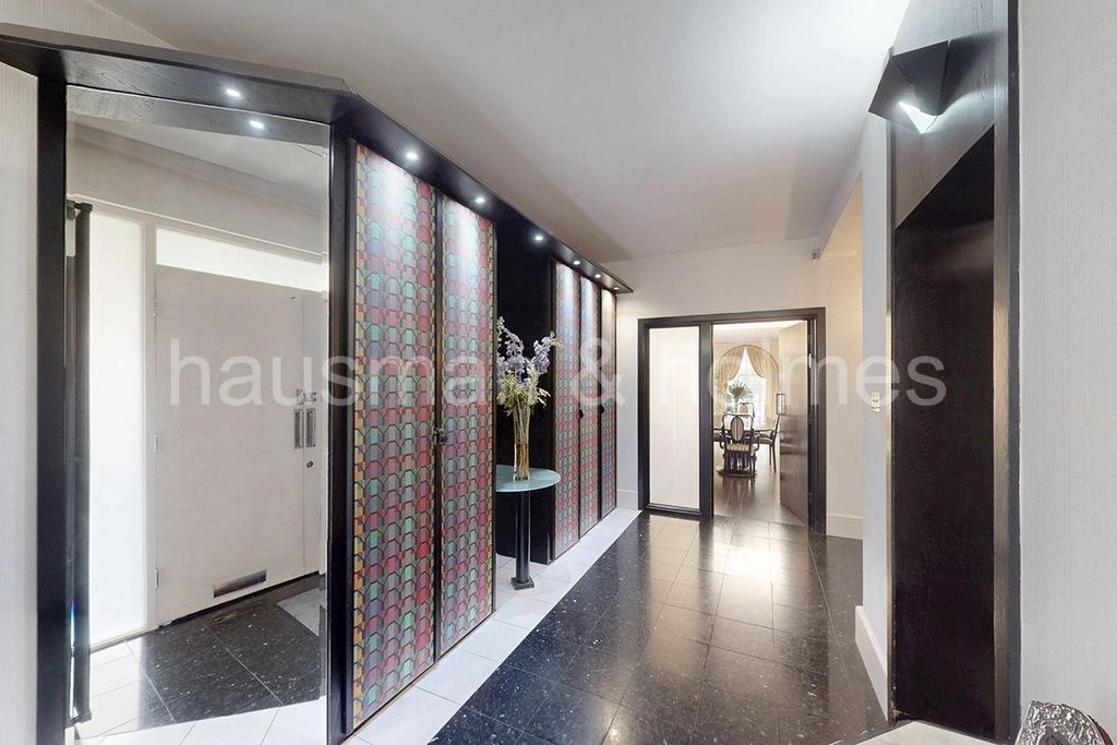 Property photo 2 of 23 W21.Jpg