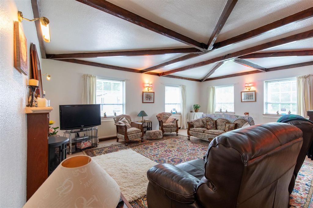 Property photo 3 of 34 S003.Jpg