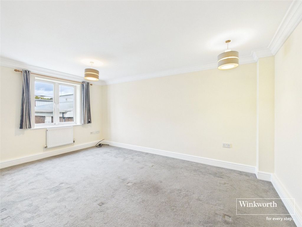 Property photo 2 of 8 Picture No. 35