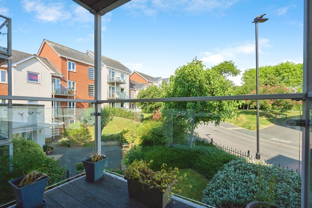 Property photo 1 of 10 Balcony