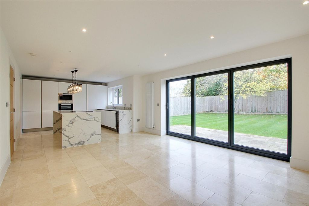 Property photo 3 of 21