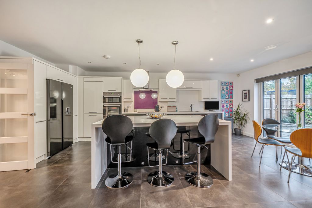 Property photo 2 of 25 Kitchen