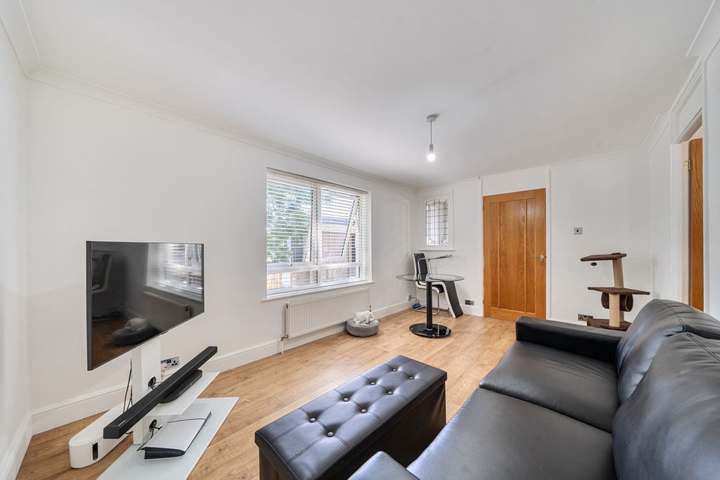 Property photo 3 of 20 1466926-13-6A1599...