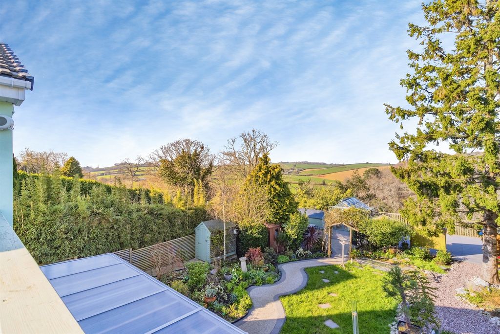 Property photo 1 of 32