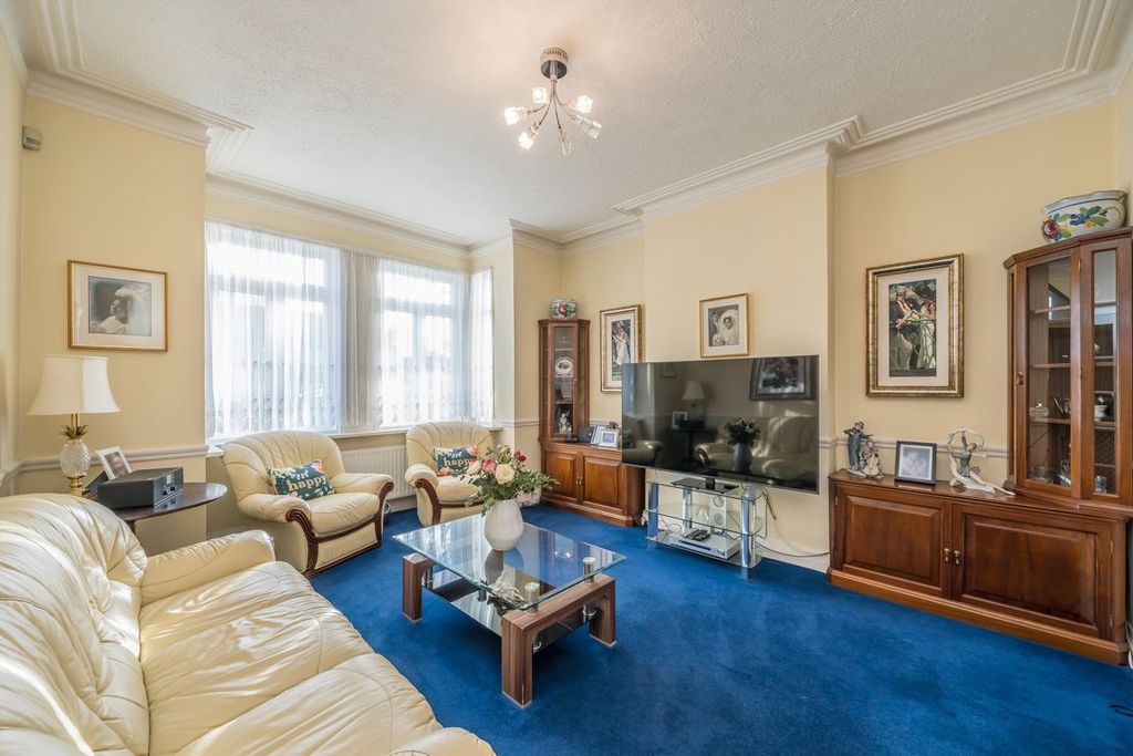 Property photo 2 of 9