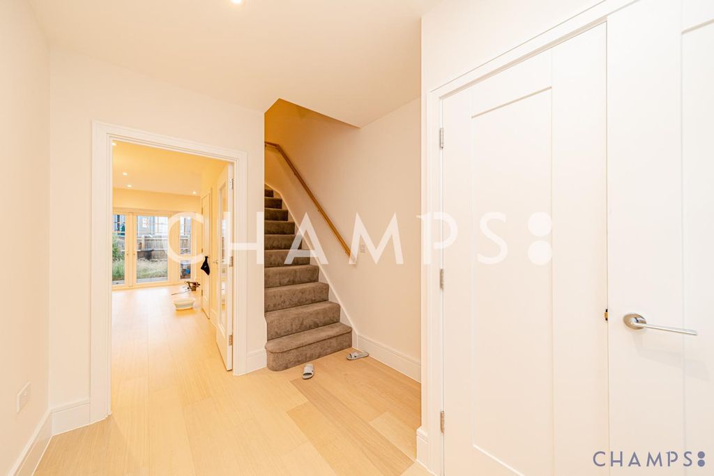 Property photo 3 of 7 Gallery