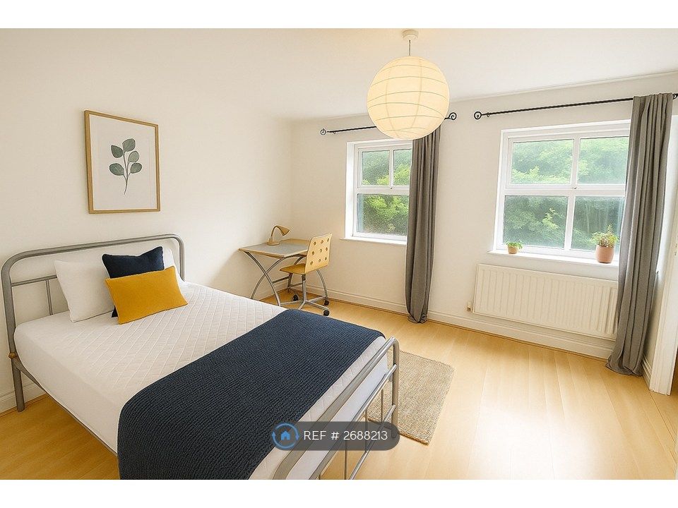 Property photo 1 of 19 Top Floor Back Bedroom (En-Suite)