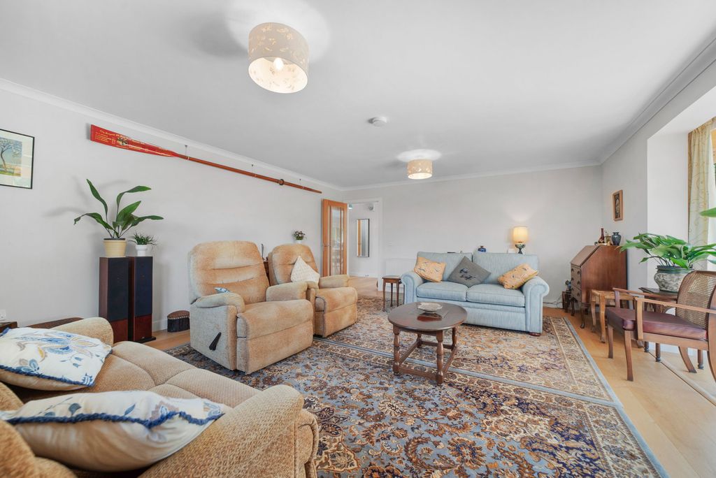 Property photo 2 of 31