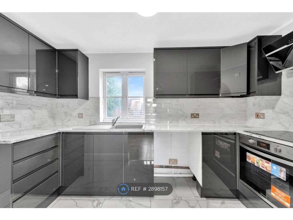 Property photo 2 of 13 Kitchen