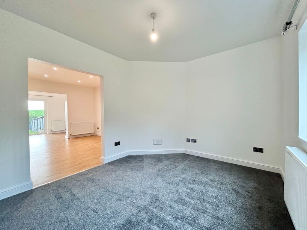 Property photo 2 of 28