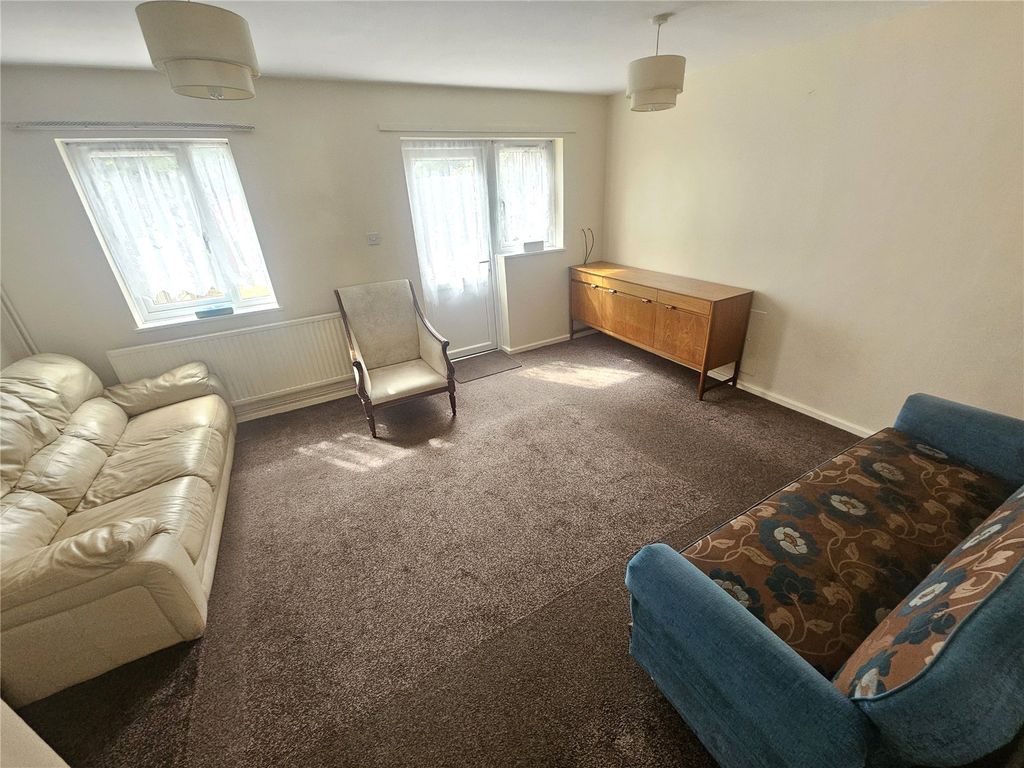 Property photo 2 of 16 Picture No. 21