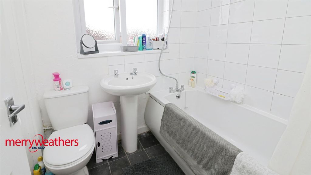 Property photo 3 of 8 Bathroom