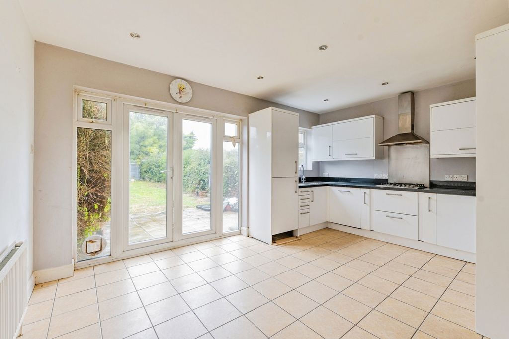Property photo 3 of 16 Dinning Room