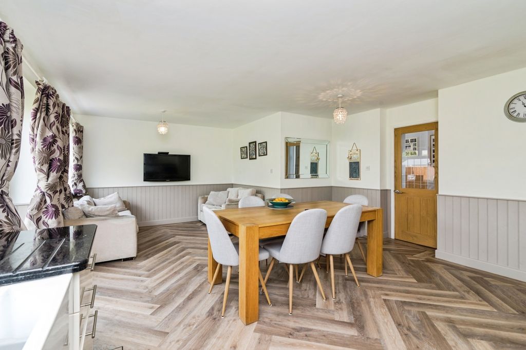 Property photo 3 of 17 Dining Room