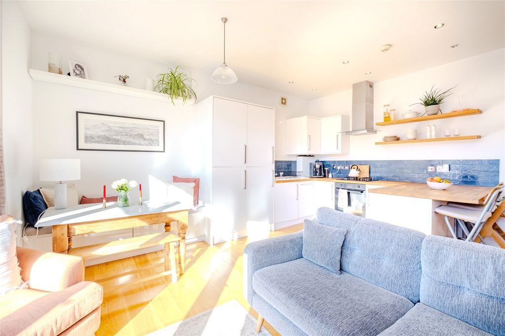 Property photo 2 of 8 Picture No. 10