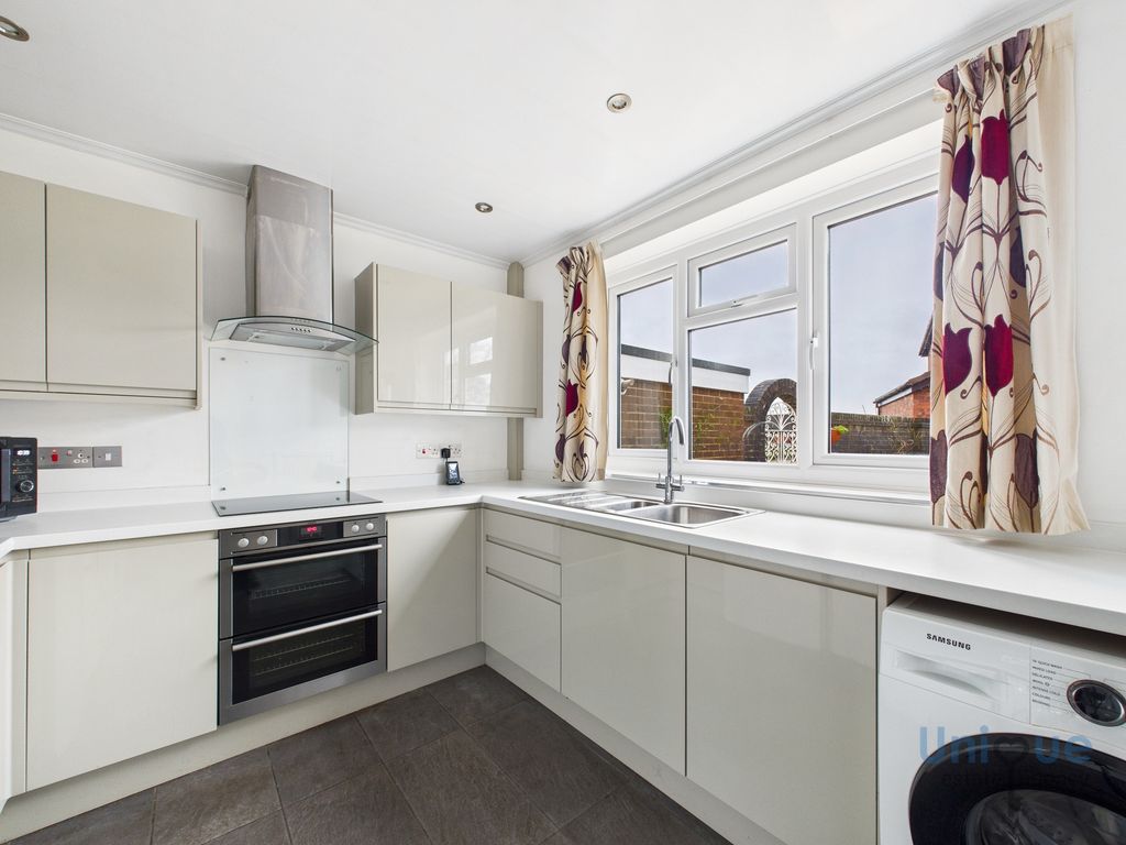 Property photo 2 of 32