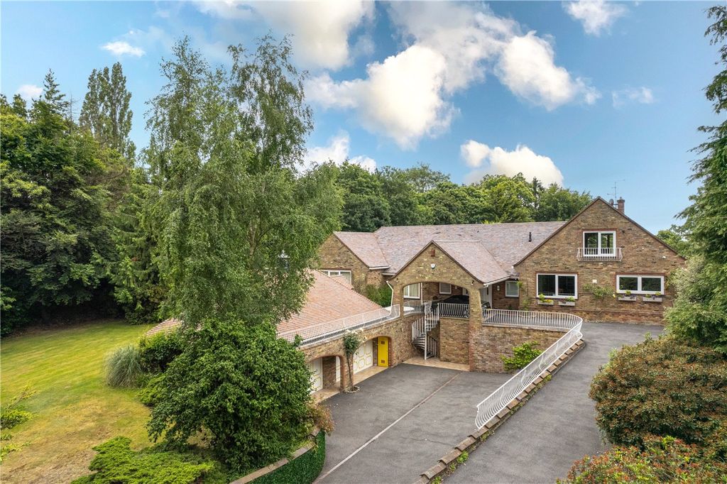 Property photo 1 of 41 Picture No. 77