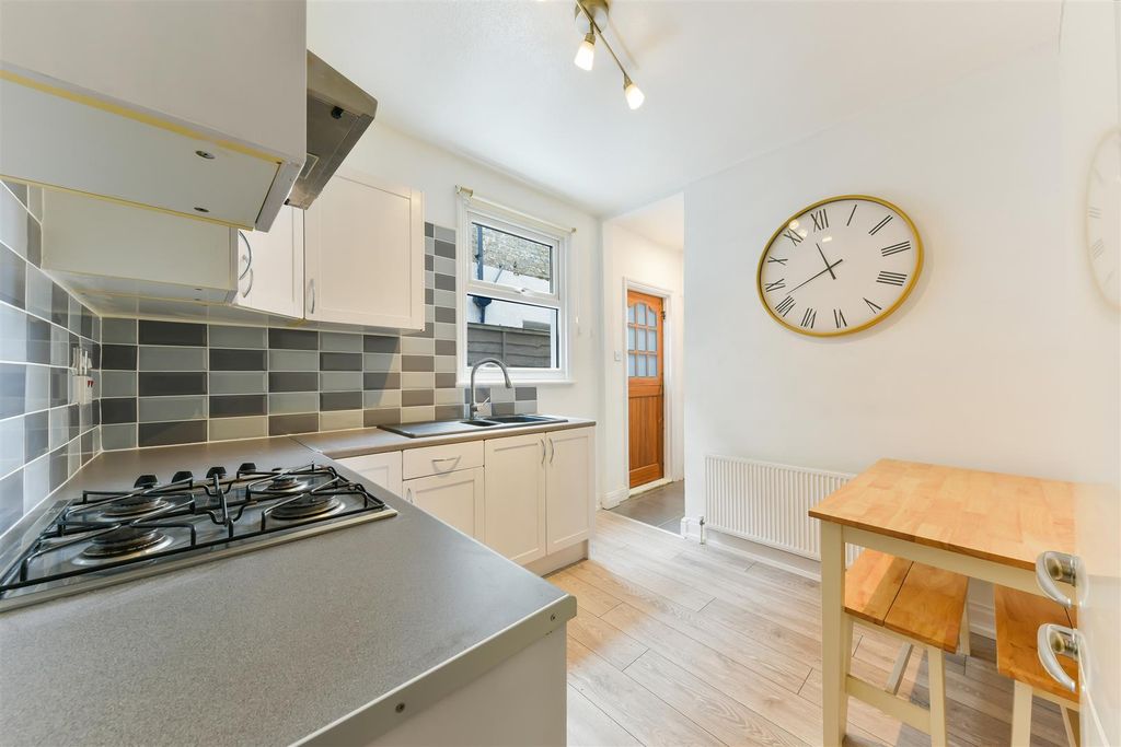 Property photo 3 of 9