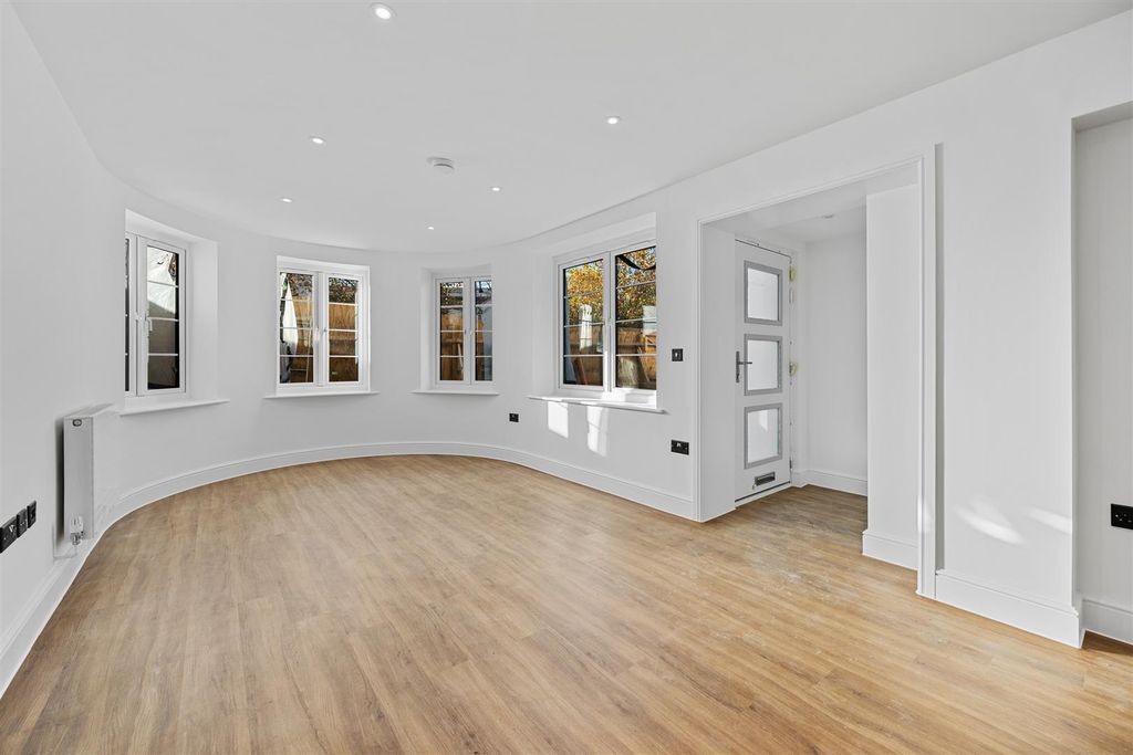 Property photo 2 of 25 4Highamrdweb01.Jpg
